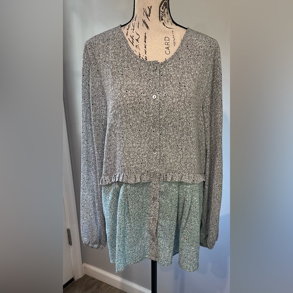 🌼LOGO by Lori Goldstein Colorblock Ditsy Floral Button Down Ruffle Top🌼 - Picture 2 of 7